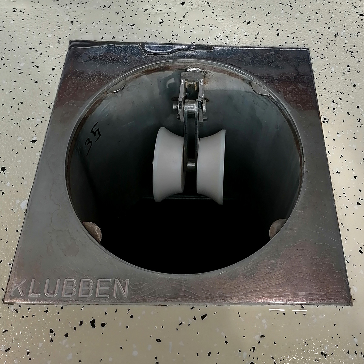 OTWORY TECHNICZNE DO PRZECHOWYWANIA LIN