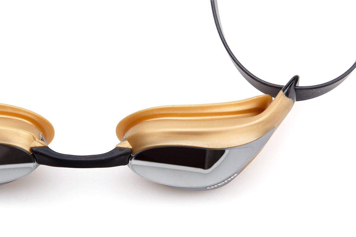 złote okulary pływackie arena cobra core