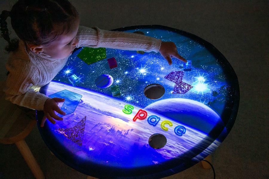 Mata do stolików sensorycznych kosmos