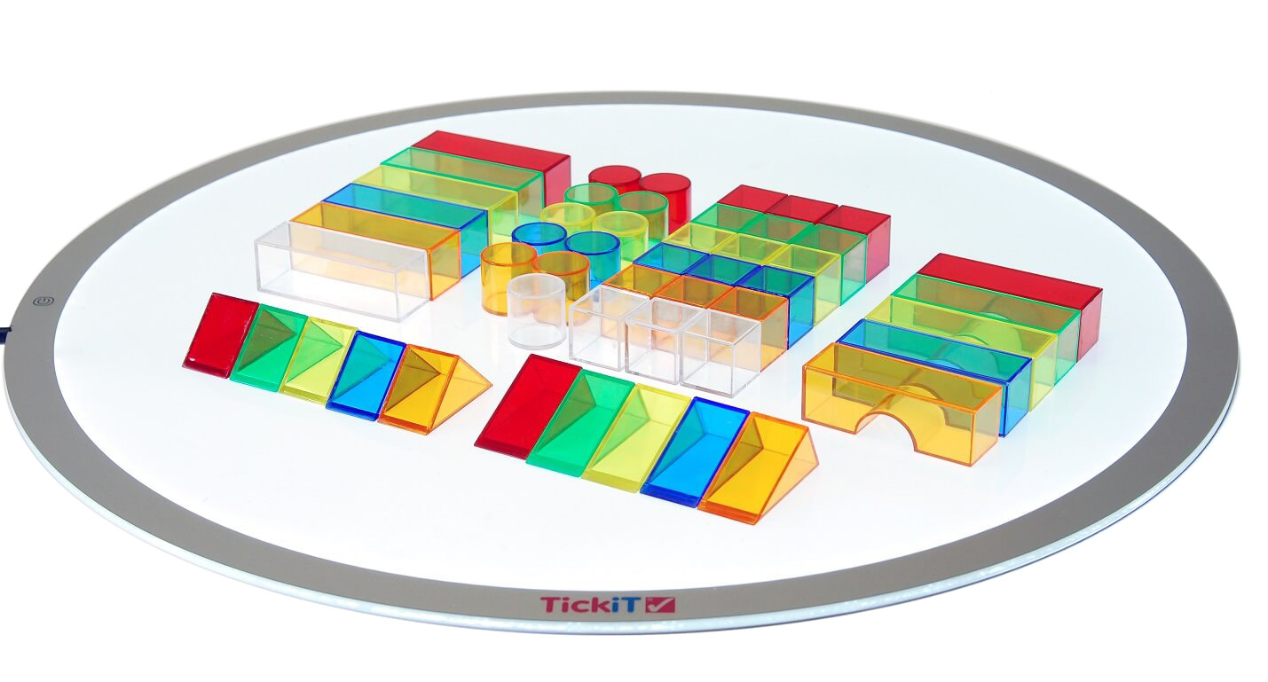 Kolorowe przeźroczyste klocki konstrukcyjne do tablic LED i stolików