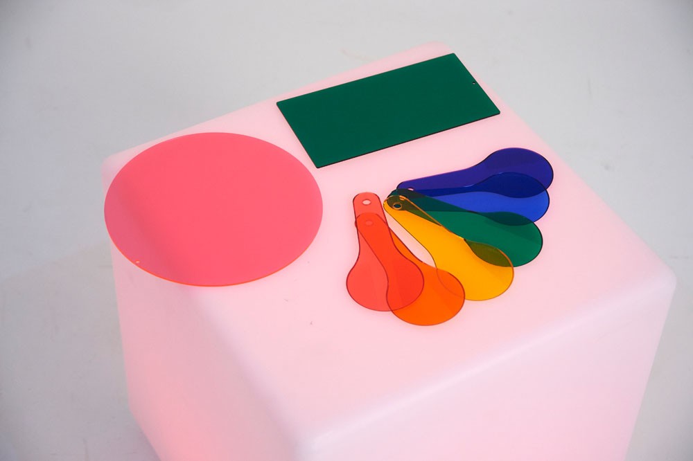 swietlisty kolorowy szescian