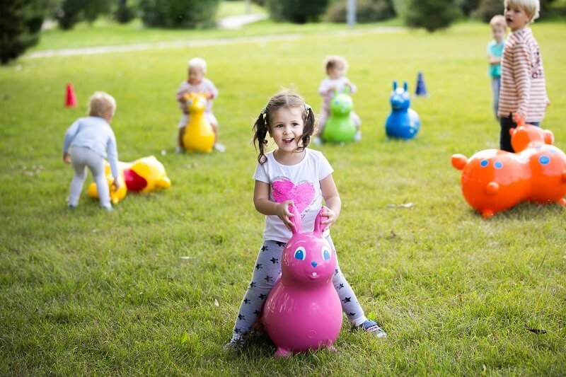 gymnic-raffy-skoczek-dla-dzieci-zajac