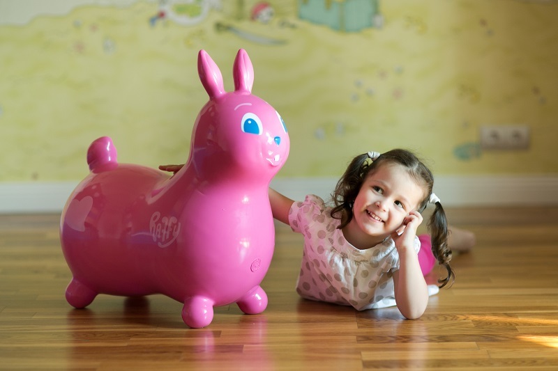 gymnic-raffy-skoczek-dla-dzieci-zajac