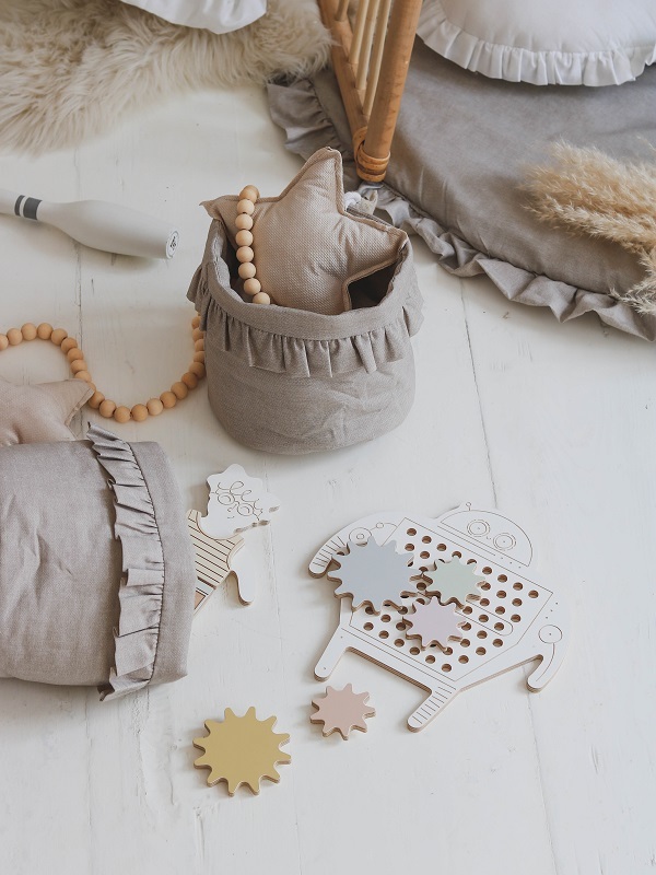 Drewniana zabawka, przeplotka Robot Jojo