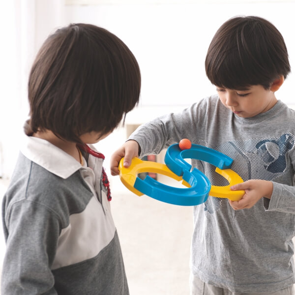 weplay-zabawka-sensoryczna-ruchoma-osemka