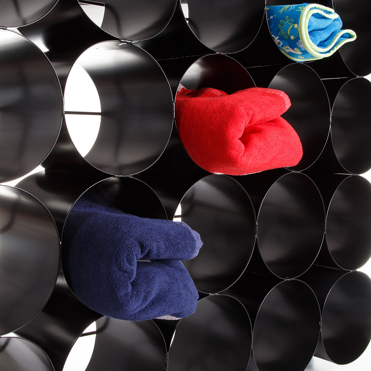 Półka basenowa typu „gołębnik” na ręczniki